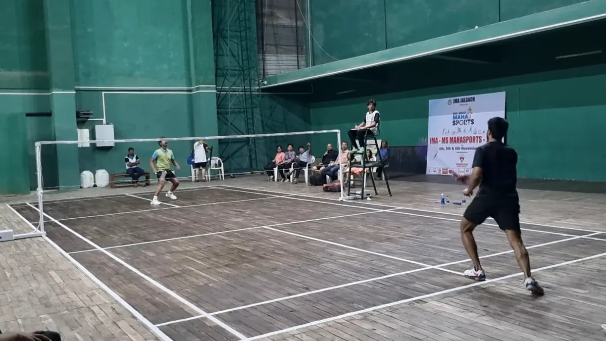 Good setup: a raised view from behind a back corner of a tournament court, with both players in view